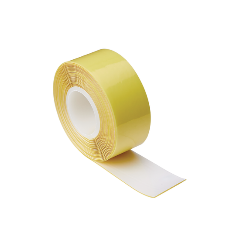 Gelbes Klebeband auf einer Rolle, ideal für Bastel- und Reparaturarbeiten.