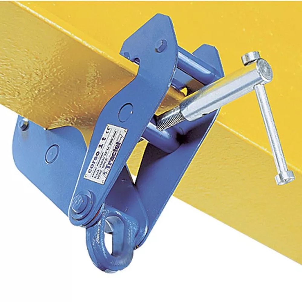 Blauer Hebezeug-Haken mit Sicherungsstift zur Lastenbefestigung an Trägern.