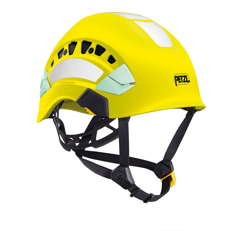 Gelber Kletterhelm von Petzl mit reflektierenden Elementen und verstellbarem Riemen für optimale Sicherheit.