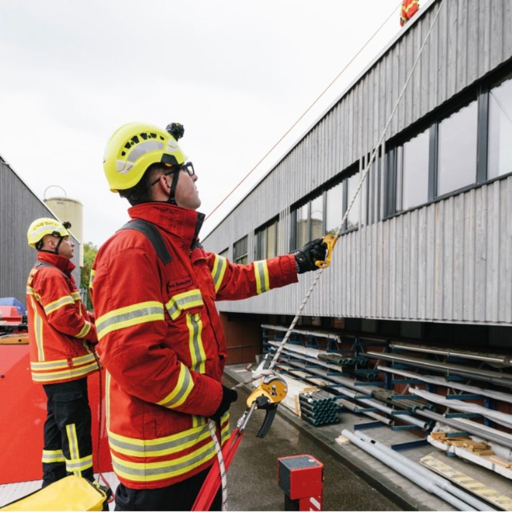 Petzl Feuerwehrgerätesatz Auf- und Abseilgeräte für die einfache Rettung aus Höhen und Tiefen gemäß DIN 14800-16 | PE-K104AB00