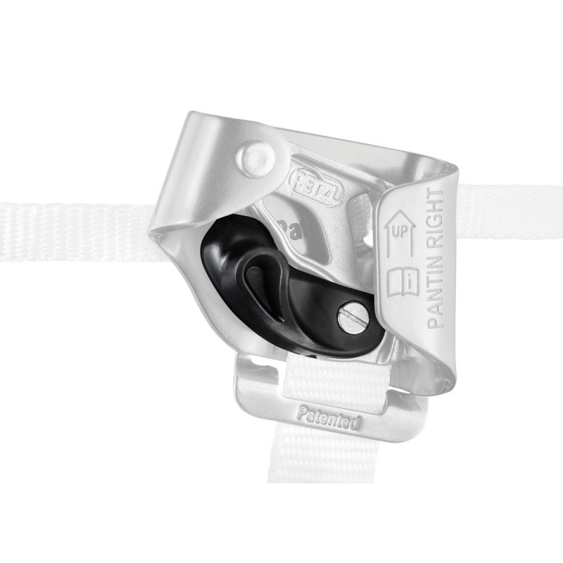 Patente Schnalle für Sicherheitsgurte, silberne Metalloberfläche mit schwarzem Hebel, ideal für Rucksäcke und Ausrüstung.